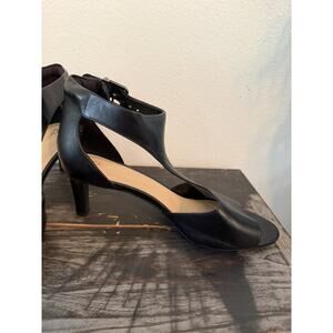 Clarks Women’s Black Leather T-Strap Heels Size 8 Ankle Strap Heels